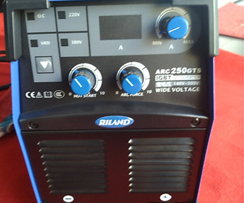 máy hàn Riland ARC 250GTS tiện lợi sử dụng